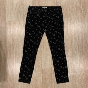 𝅺FREE People Black Wash Ditsy Daisy Floral Print Skinny Jeans Size 28